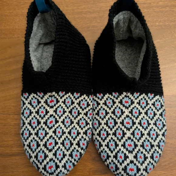 Bombas Black and Cream Patterned Slippers - Picture 5 of 6